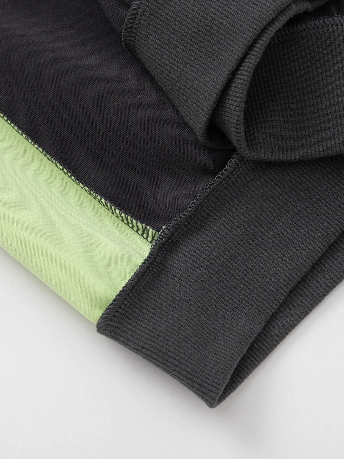 Balabala 【Designer SICO】 Boys' Sweatshirt Cartoon Color Block 2025 Spring New Top Dark Gray Fashion