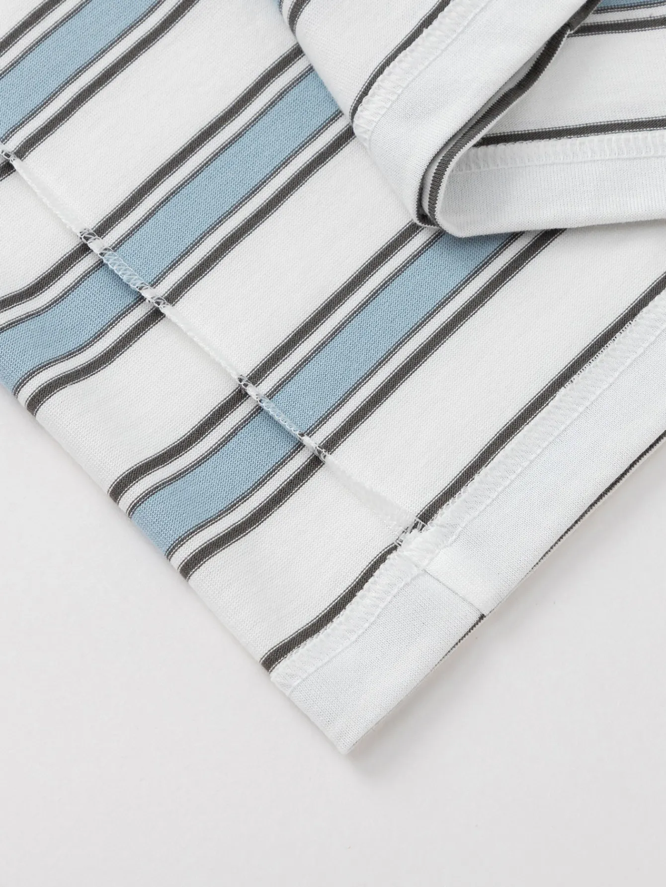 Balabala Long Sleeve T-Shirt 2025 Spring New Boy Round Neck V-Neck T-Shirt White Blue Best